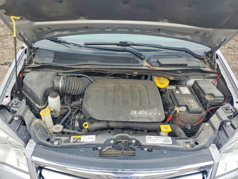 2016 Chrysler Town & Country Touring