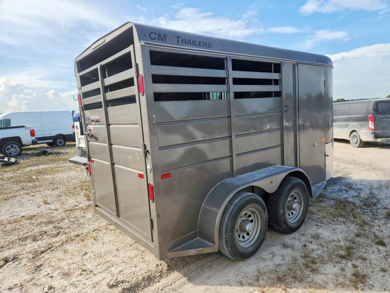 2019 C M CMHO832-1400235 Horse Trailer