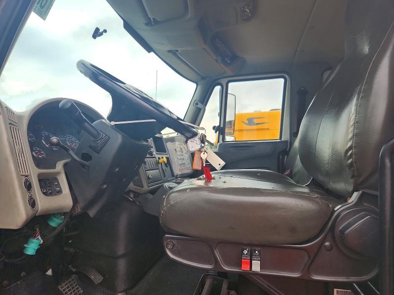 2016 International 4400 Flatbed Truck