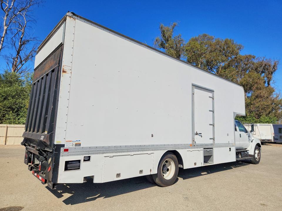 2013 Ford F650 Super Duty box Truck