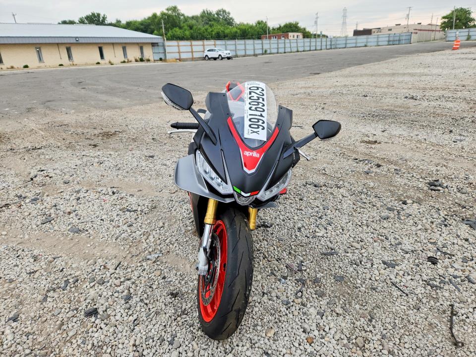 2024 Aprilia RSV4 1100