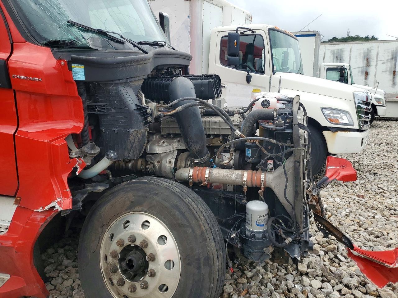 2018 Freightliner Cascadia 126 Semi Truck
