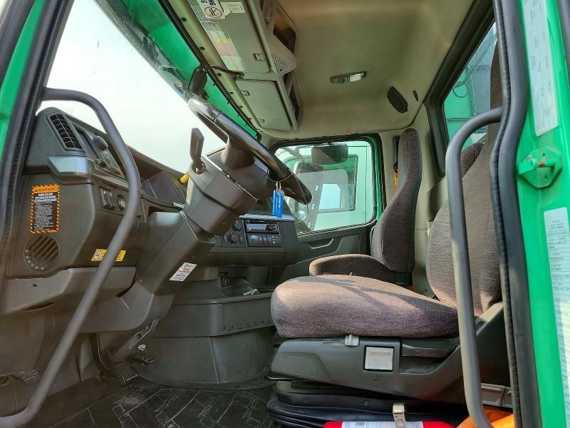 2021 Volvo VNR-Semi Truck