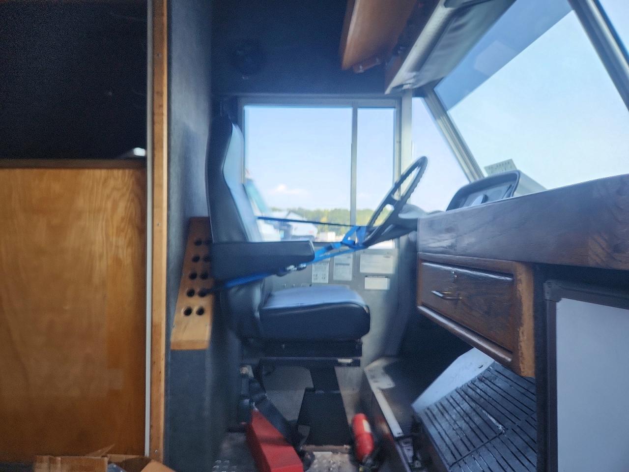 2006 Freightliner Chassis M Line WALK-IN Van