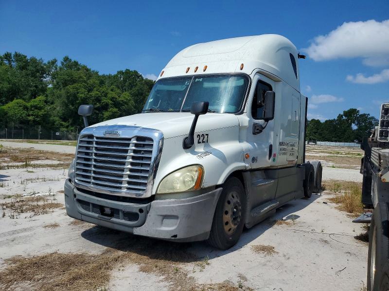 2018 Freightliner Cascadia 1-Semi Truck