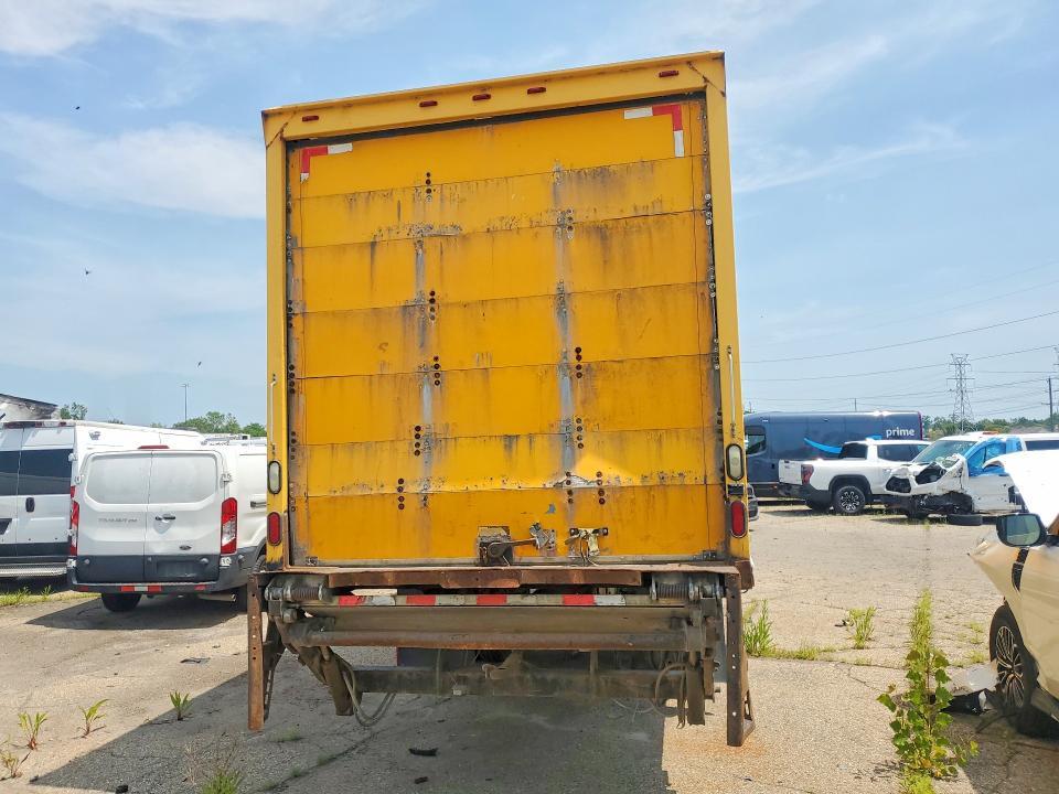 2012 Frht - Freightliner 2012 Freightliner Business Class M2 BOX Truck