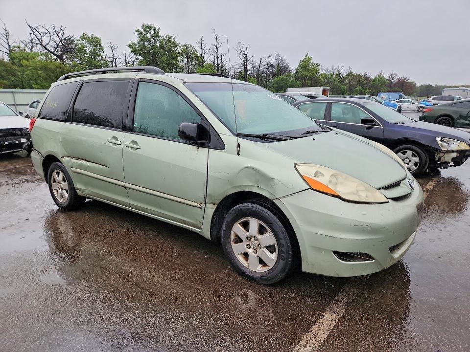 2006 Toyota Sienna le 8 Passenger
