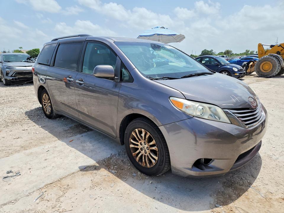 2016 Toyota Sienna xle Premium 8-passenger