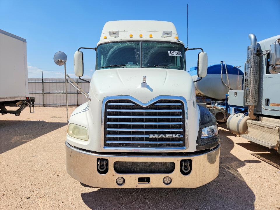 2015 Mack CXU613 Semi Truck