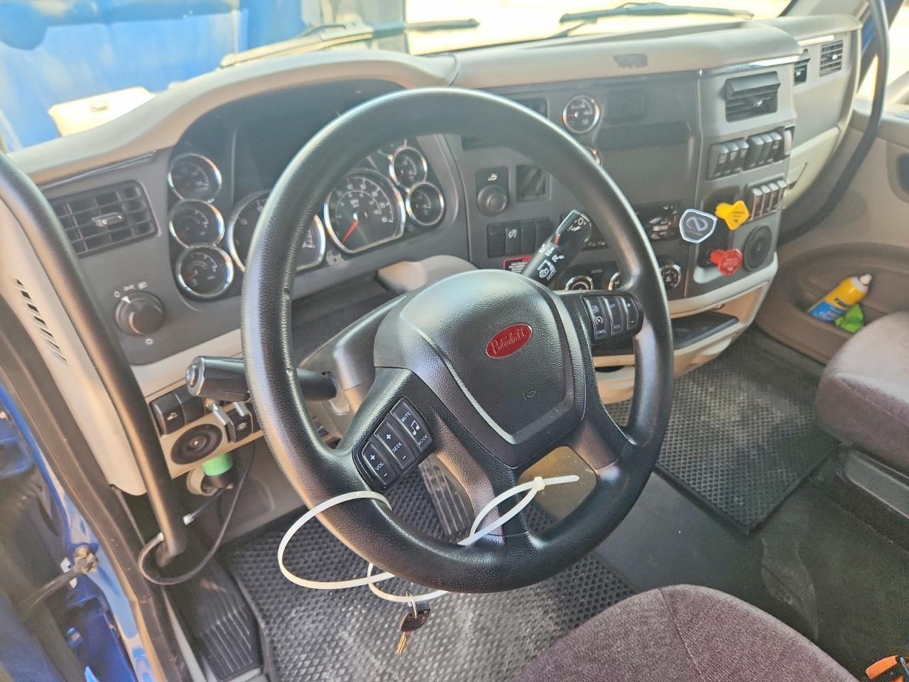 2020 Peterbilt 579-Semi Truck