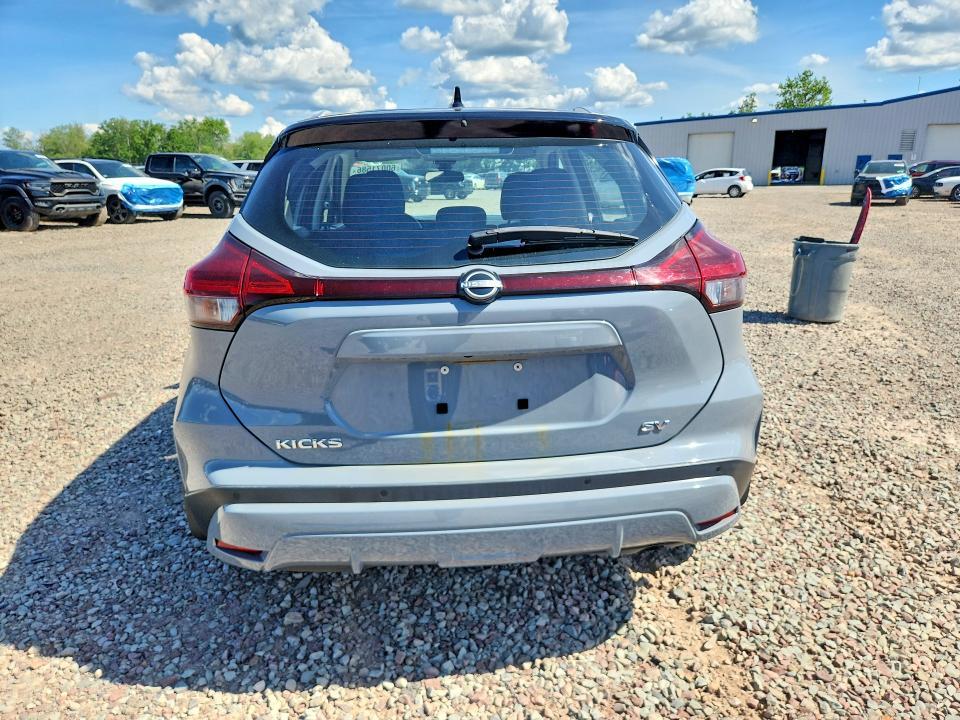 2022 Nissan Kicks sv