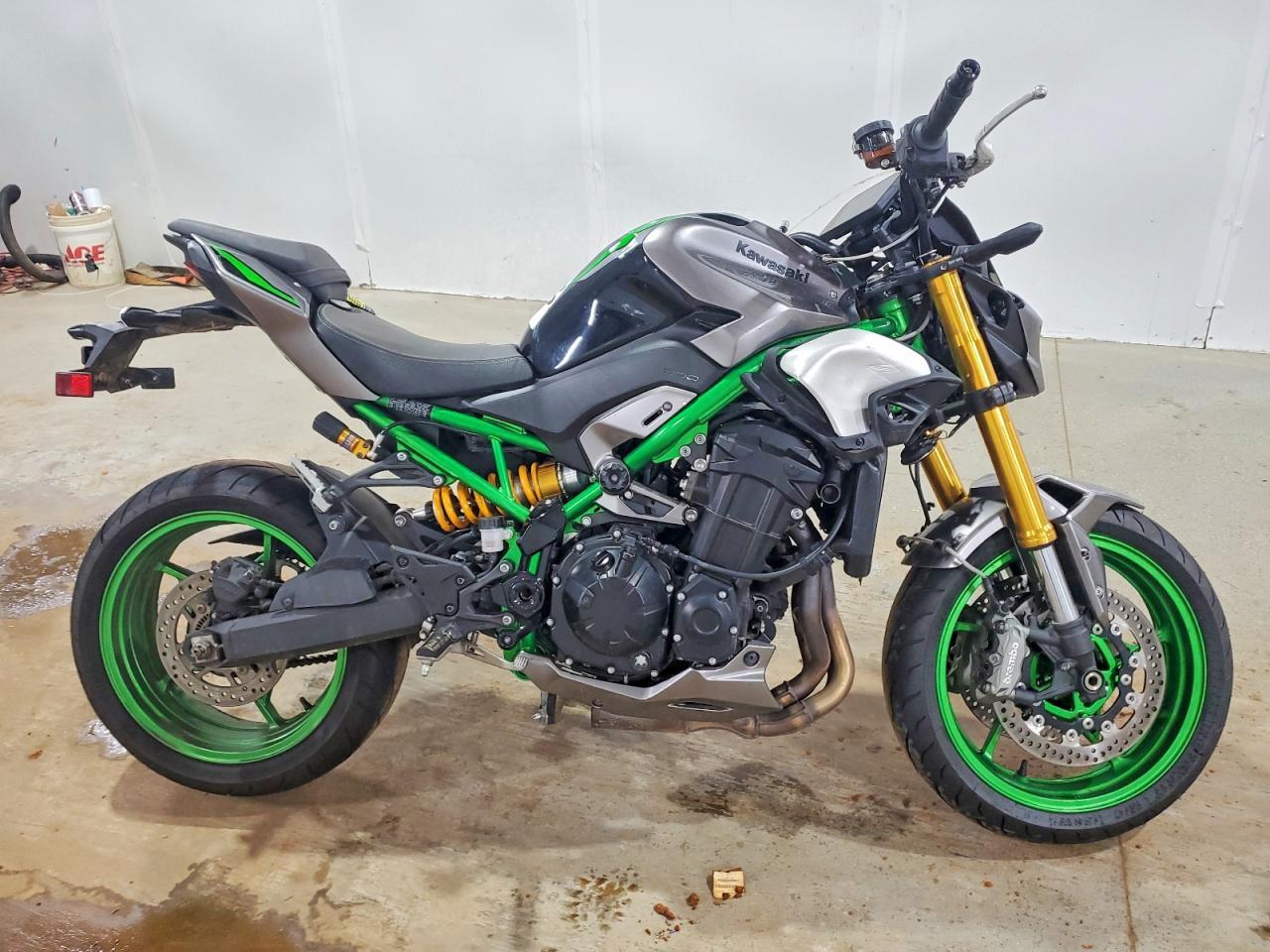 2025 Kawasaki ZR900 T