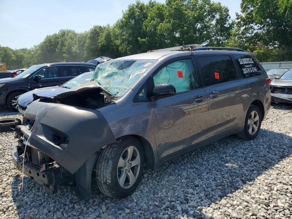 2017 Toyota Sienna le
