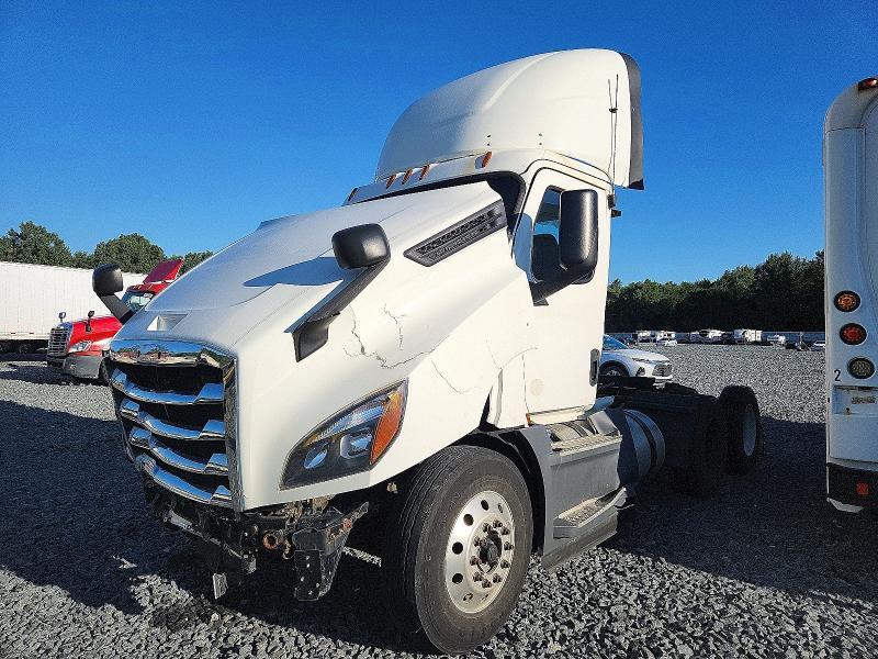 2020 Freightliner Cascadia 1-Semi Truck