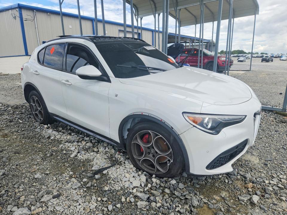 2022 Alfa Romeo Stelvio ti