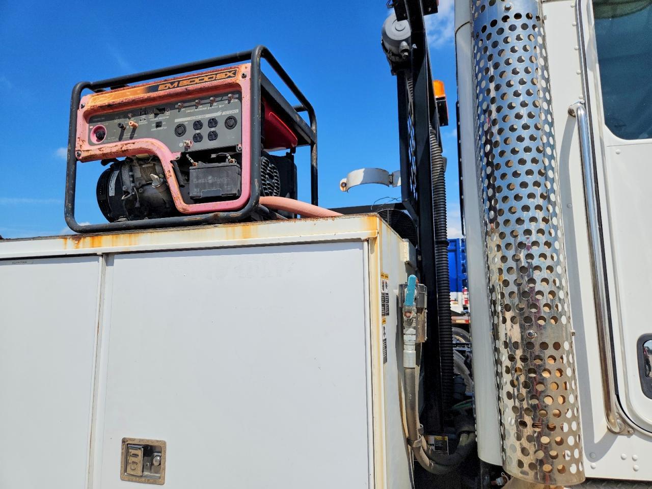 2015 Kenworth T370 Utility / Service Truck