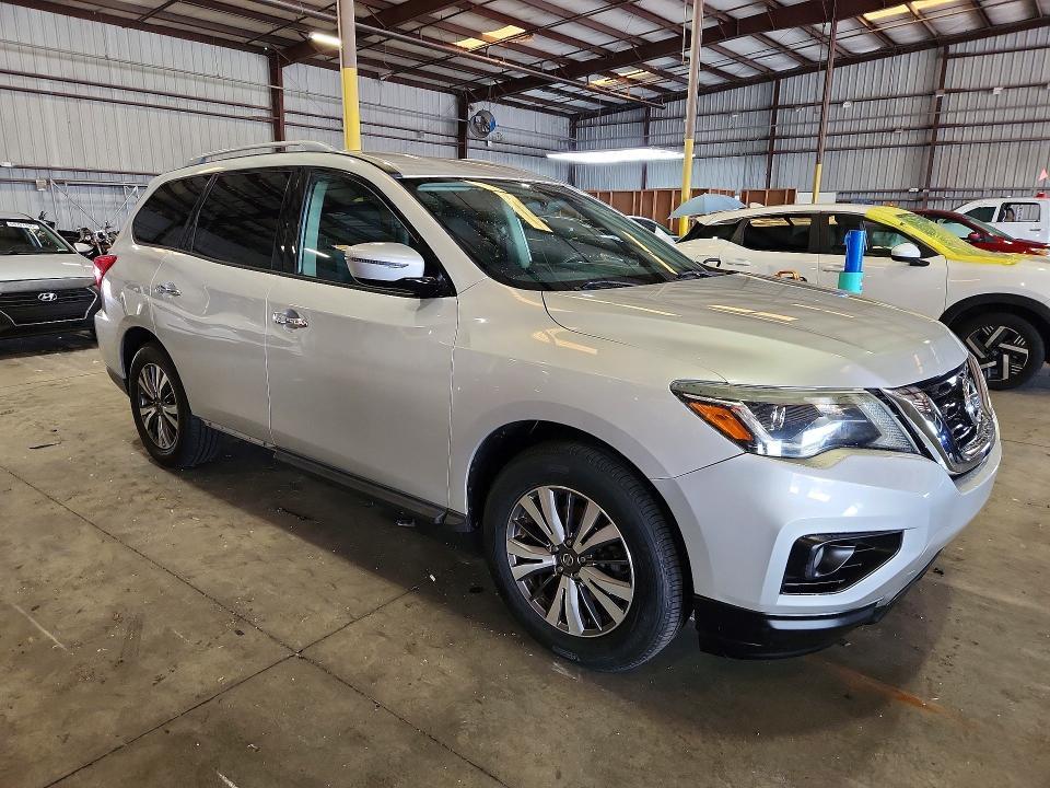 2017 Nissan Pathfinder sv