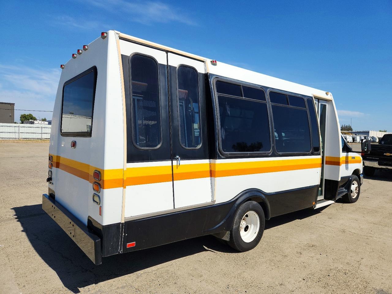2008 Ford Econoline E450 Super Duty Cutaway Van