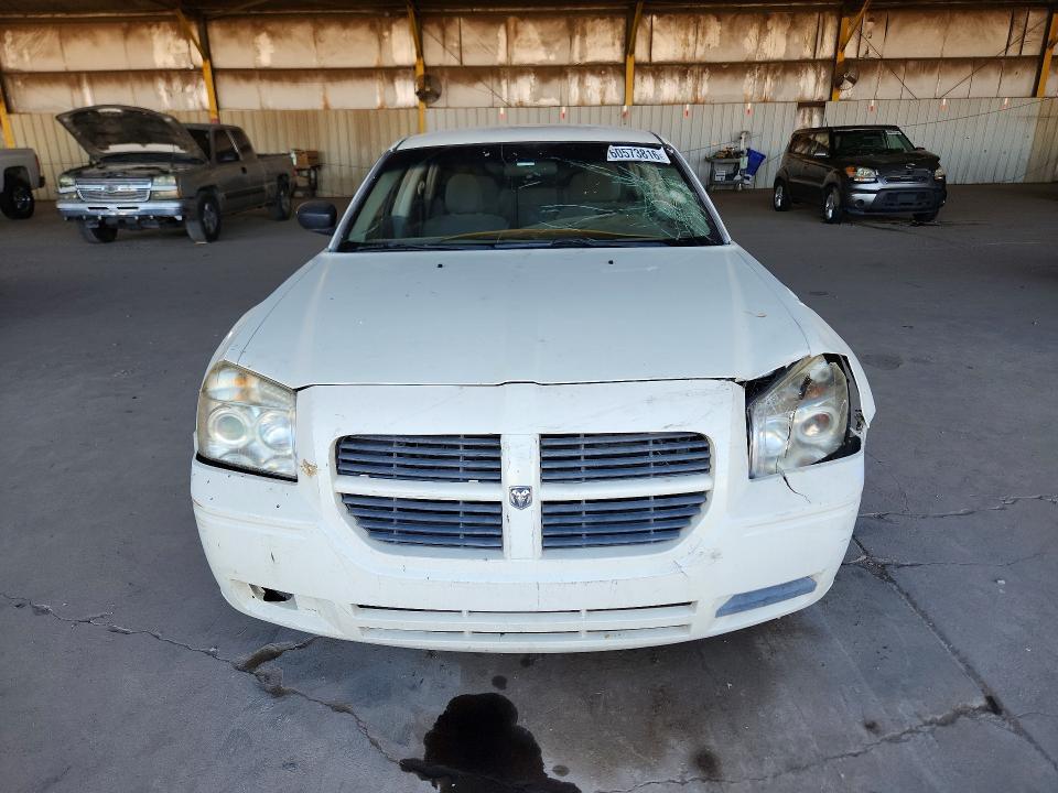 2005 Dodge Magnum se