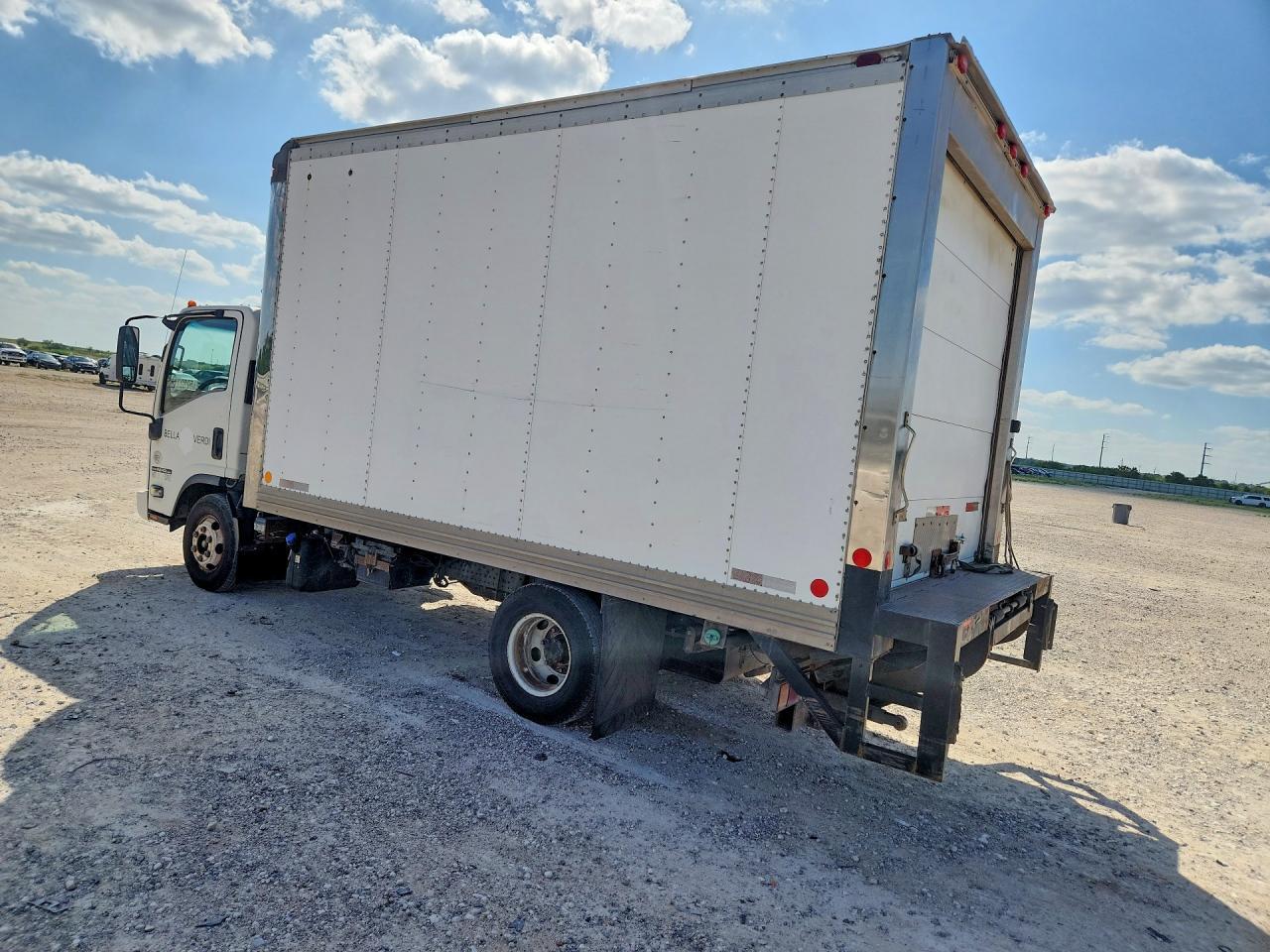 2013 Isuzu NPR HD-BOX Truck
