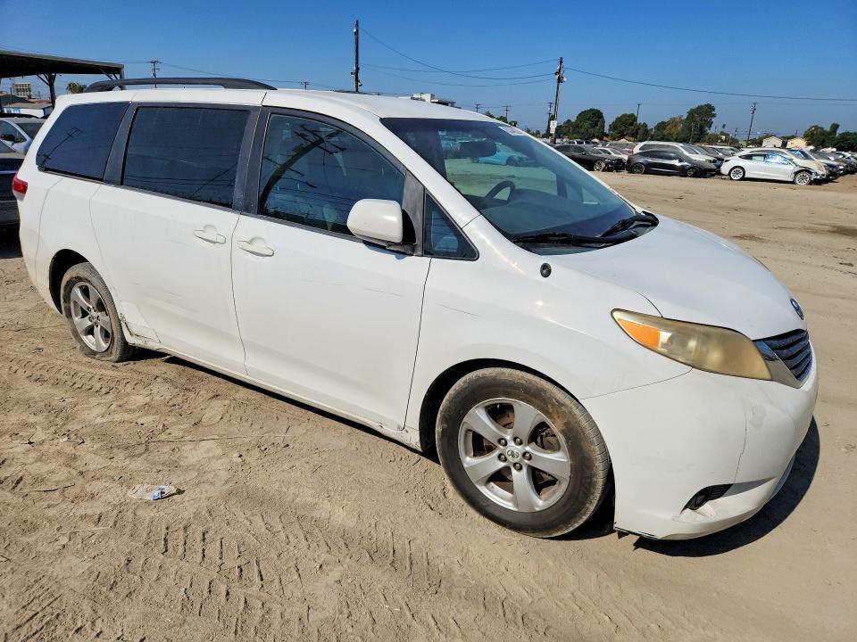 2011 Toyota Sienna le