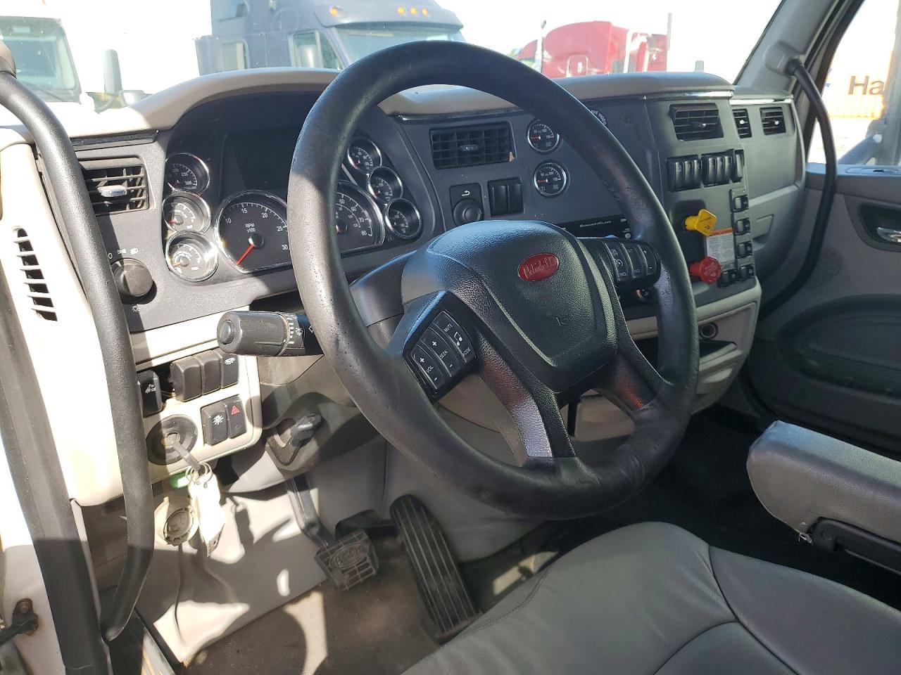 2019 Peterbilt 579-Semi Truck