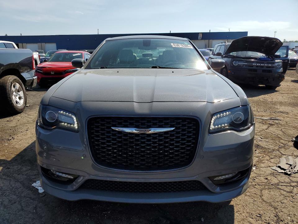 2018 Chrysler 300 s