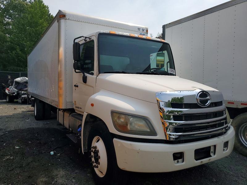 2013 Hino 338 BOX Truck