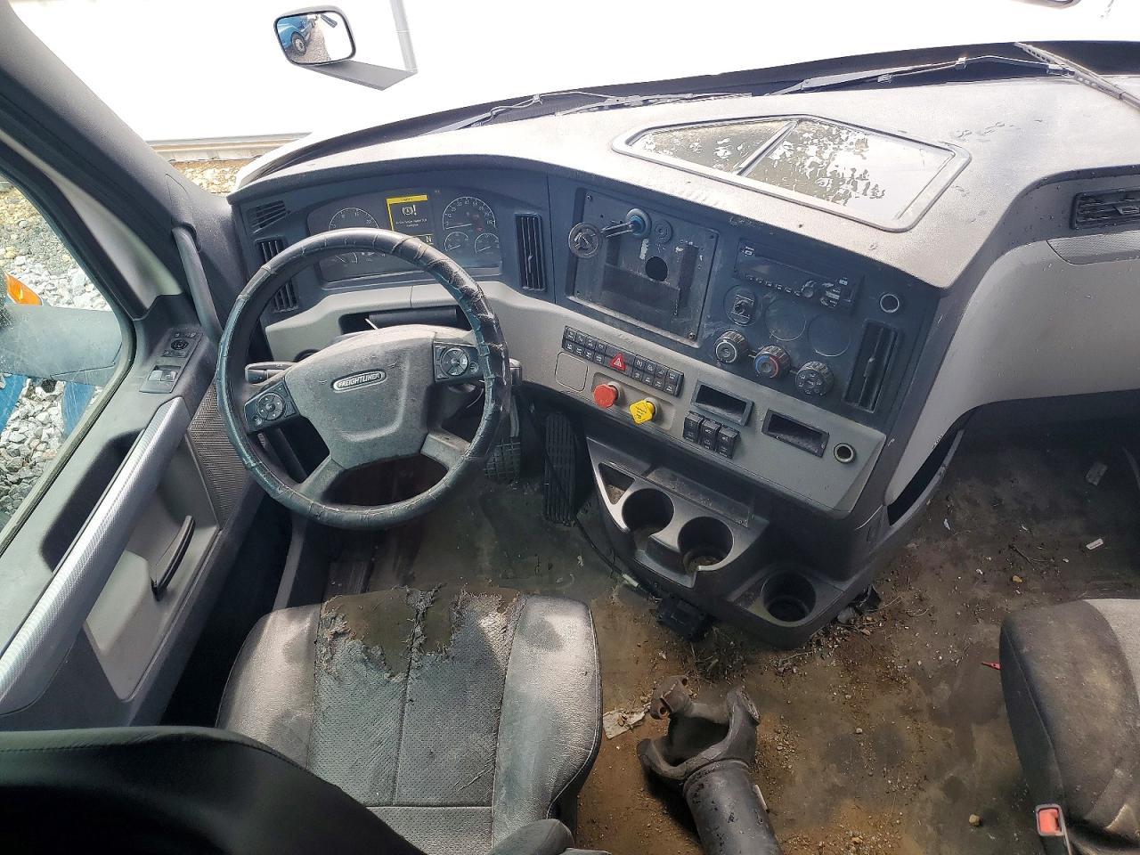 2019 Freightliner Cascadia 126 Semi Truck