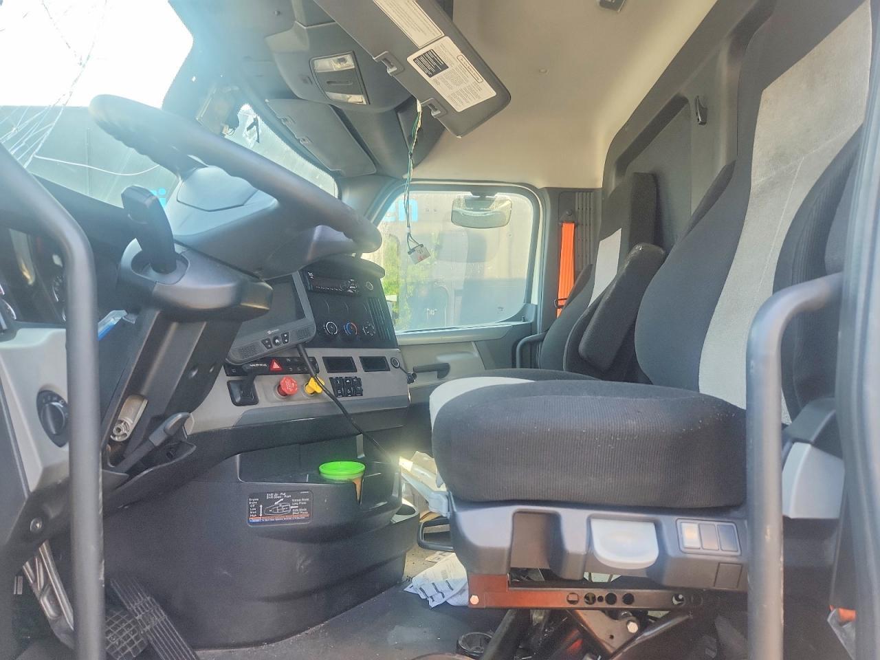 2021 Freightliner Cascadia 126 Semi Truck
