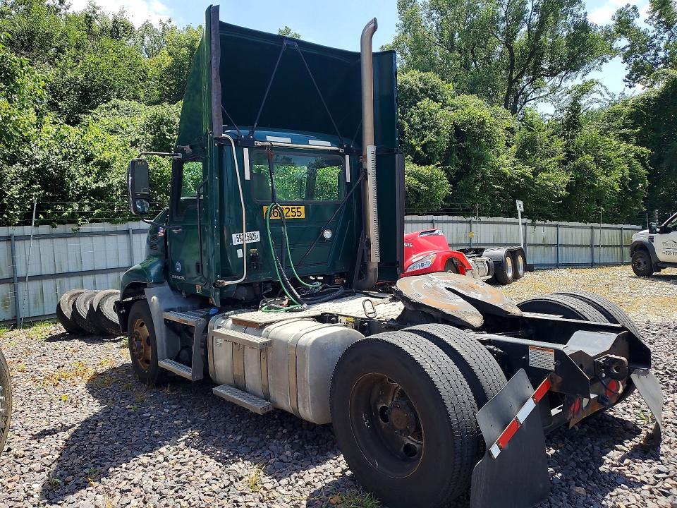 2017 Mack CXU612 Semi Truck