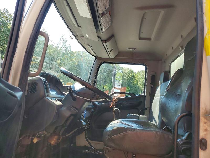 2013 Hino 258/268 BOX Truck