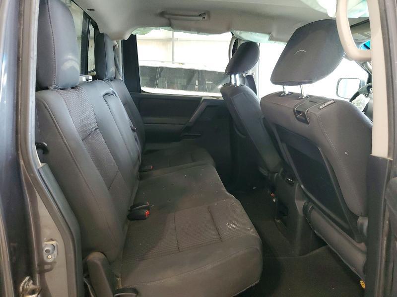 2012 Nissan Titan SV