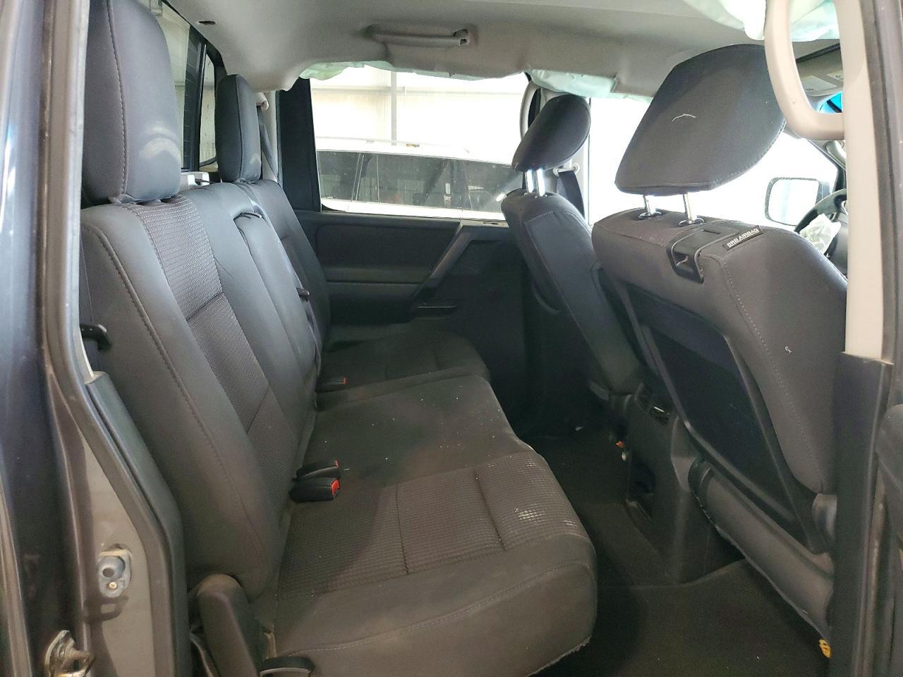 2012 Nissan Titan SV