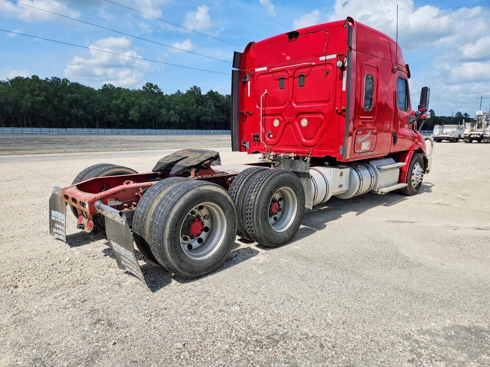2015 Freightliner Cascadia 113