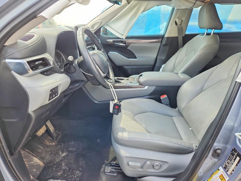 2022 Toyota Highlander Platinum