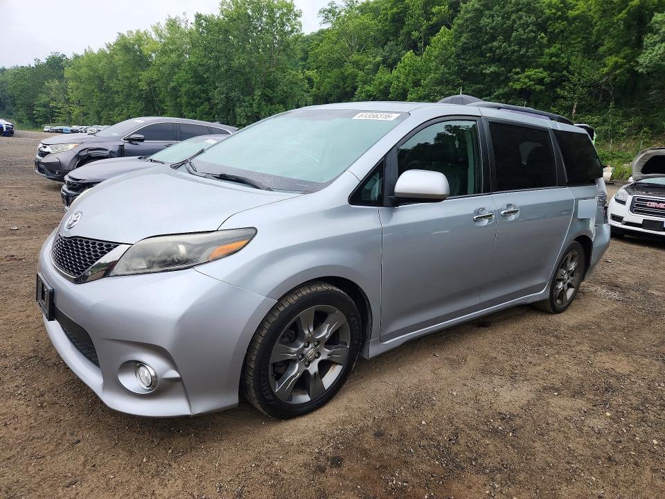2015 Toyota Sienna Sport