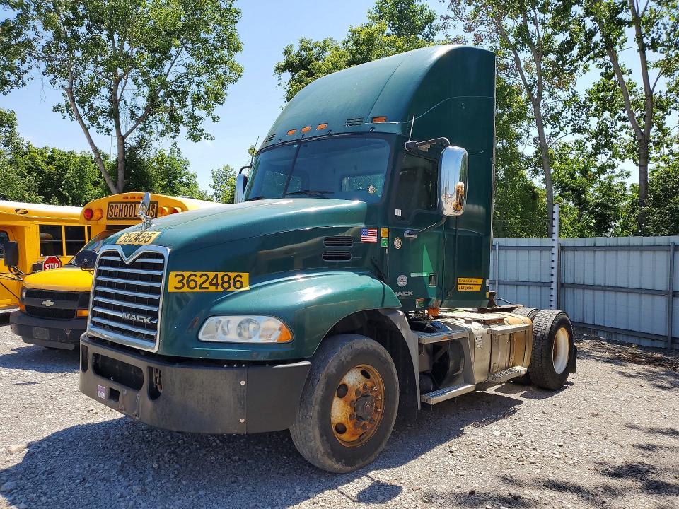 2017 Mack CXU612 Semi Truck