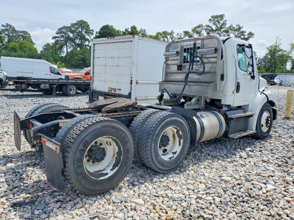 2014 Freightliner Business Class M2 Semi Truck