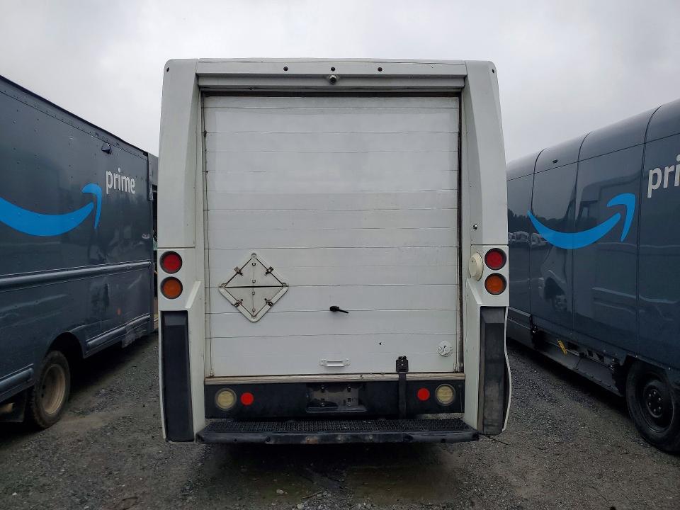 2016 Isuzu Reach Delivery Van