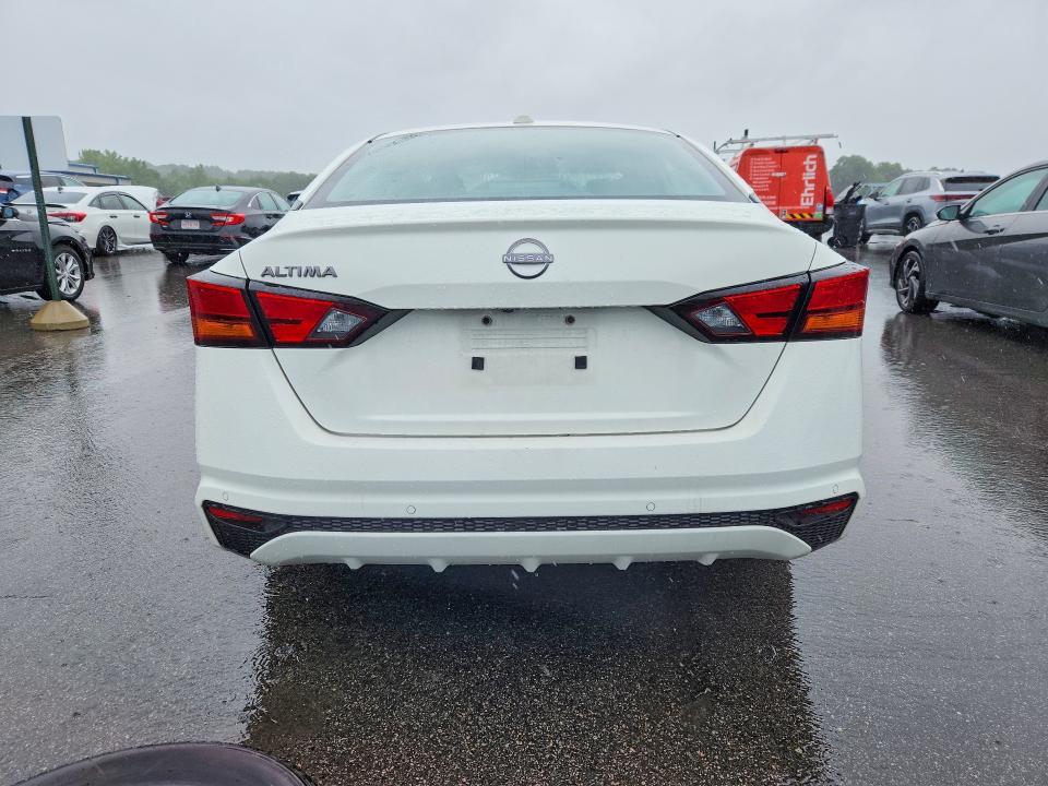 2025 Nissan Altima sv