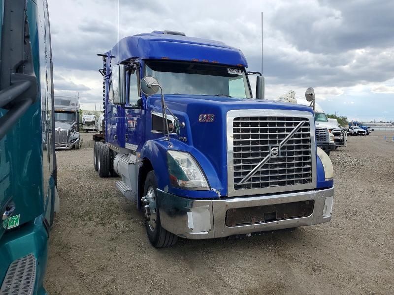 2007 Volvo VT Semi Truck