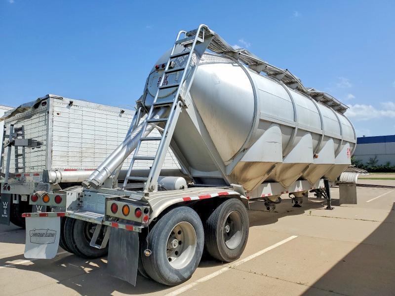 2008 Polar Tank Trailer 2008 Polar Pneumatic DRY Bulk Trailer