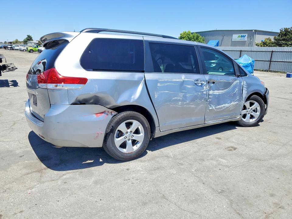 2013 Toyota Sienna le