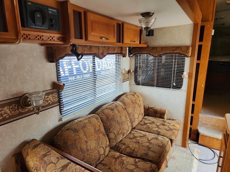 2006 Fleetwood Prowler Regal Camper