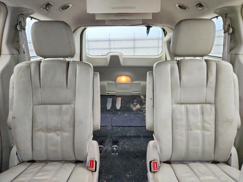 2013 Chrysler Town & Country Touring l