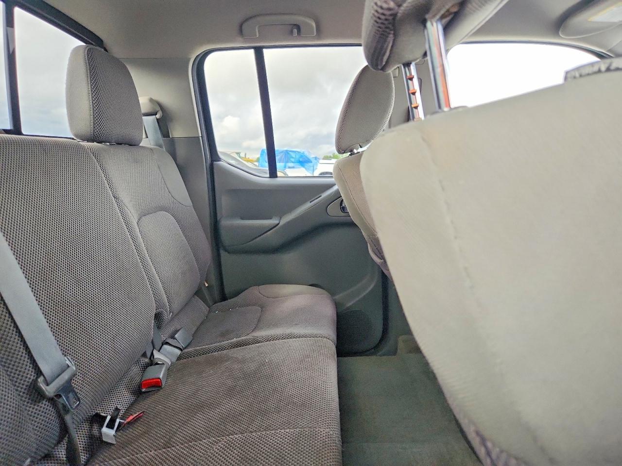 2016 Nissan Frontier SV