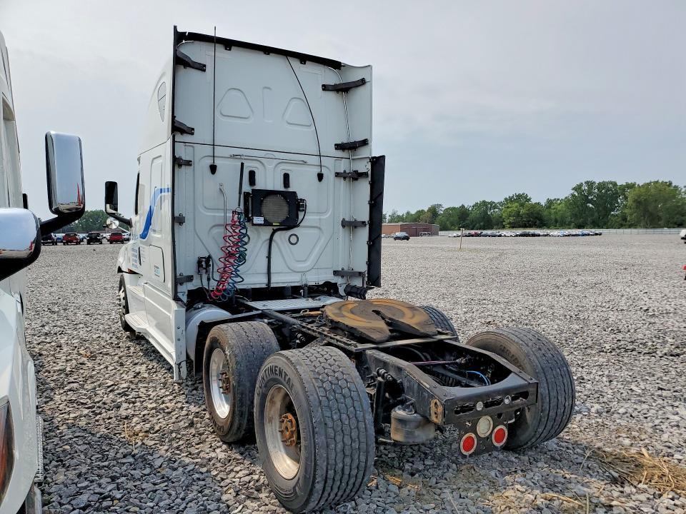 2020 Freightliner Cascadia 126 Semi Truck