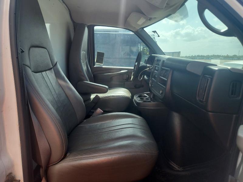 2014 GMC Savana box Truck