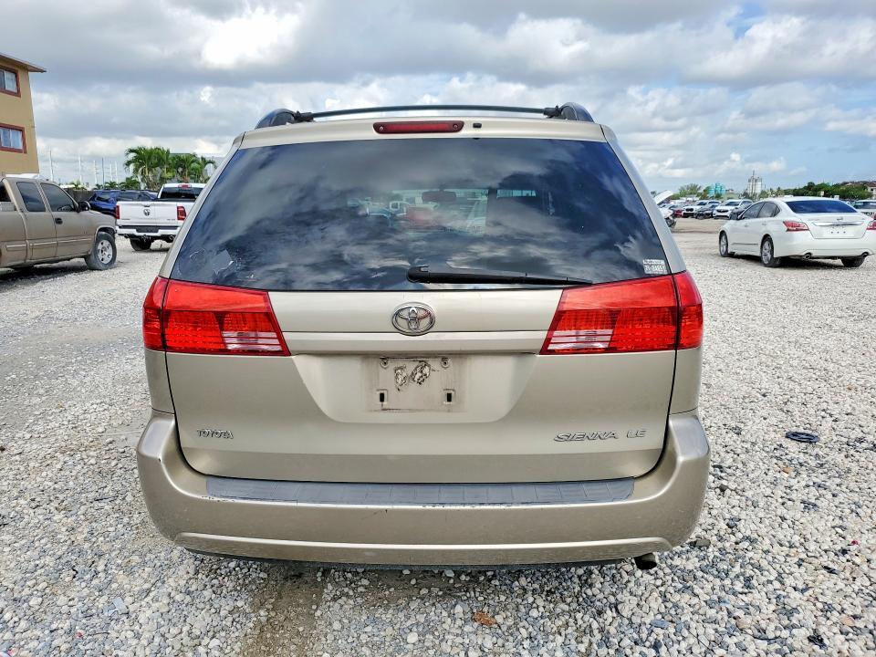 2004 Toyota Sienna le 7 Passenger